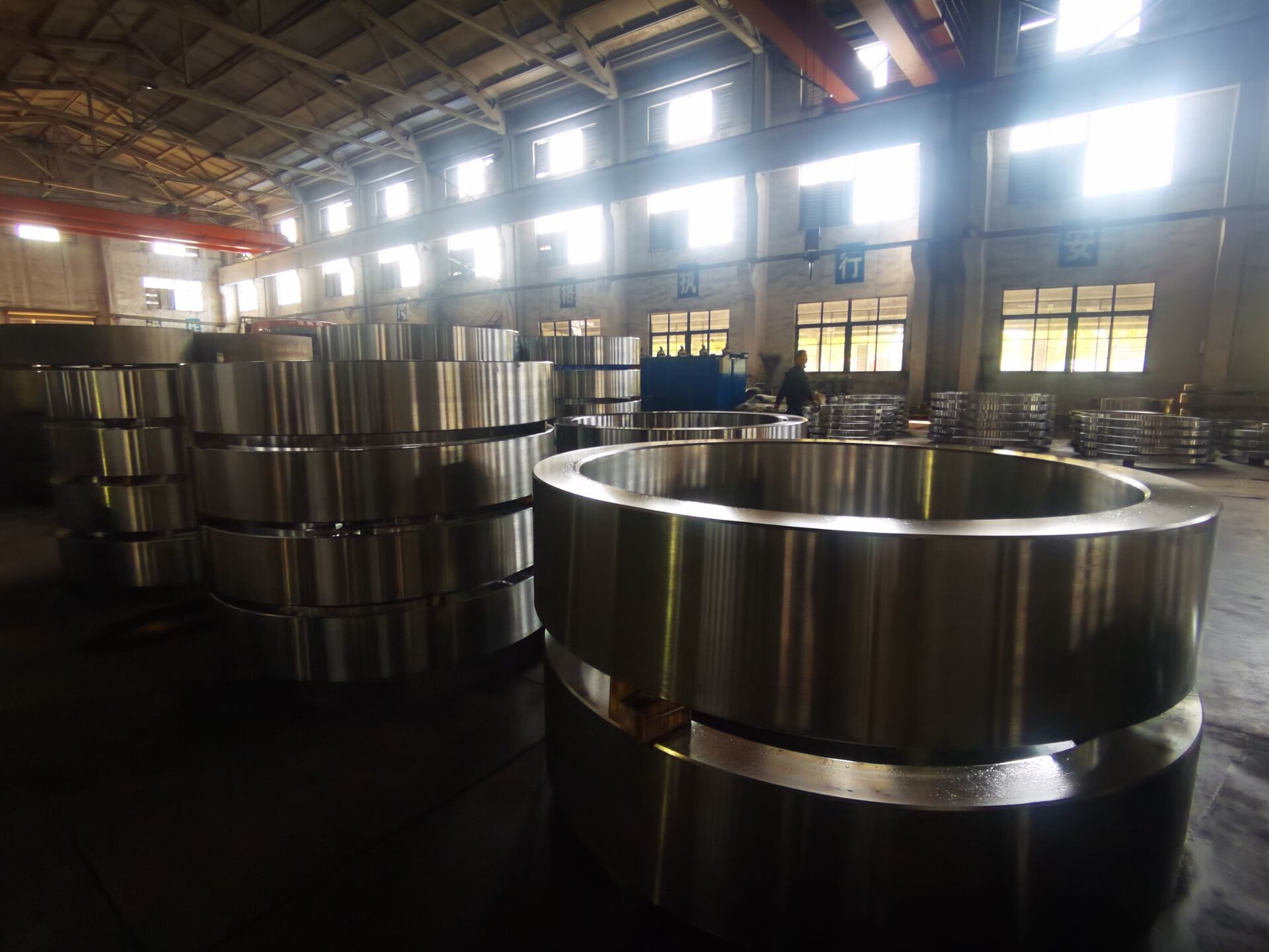 Θερμική επεξεργασία QT πλασμένα ατσάλινα δαχτυλίδια που παρέχουν ακρίβεια διαστάσεων 1000 έως 7800 mm Ιδανικό για δομικές και βαριές βιομηχανικές εργασίες