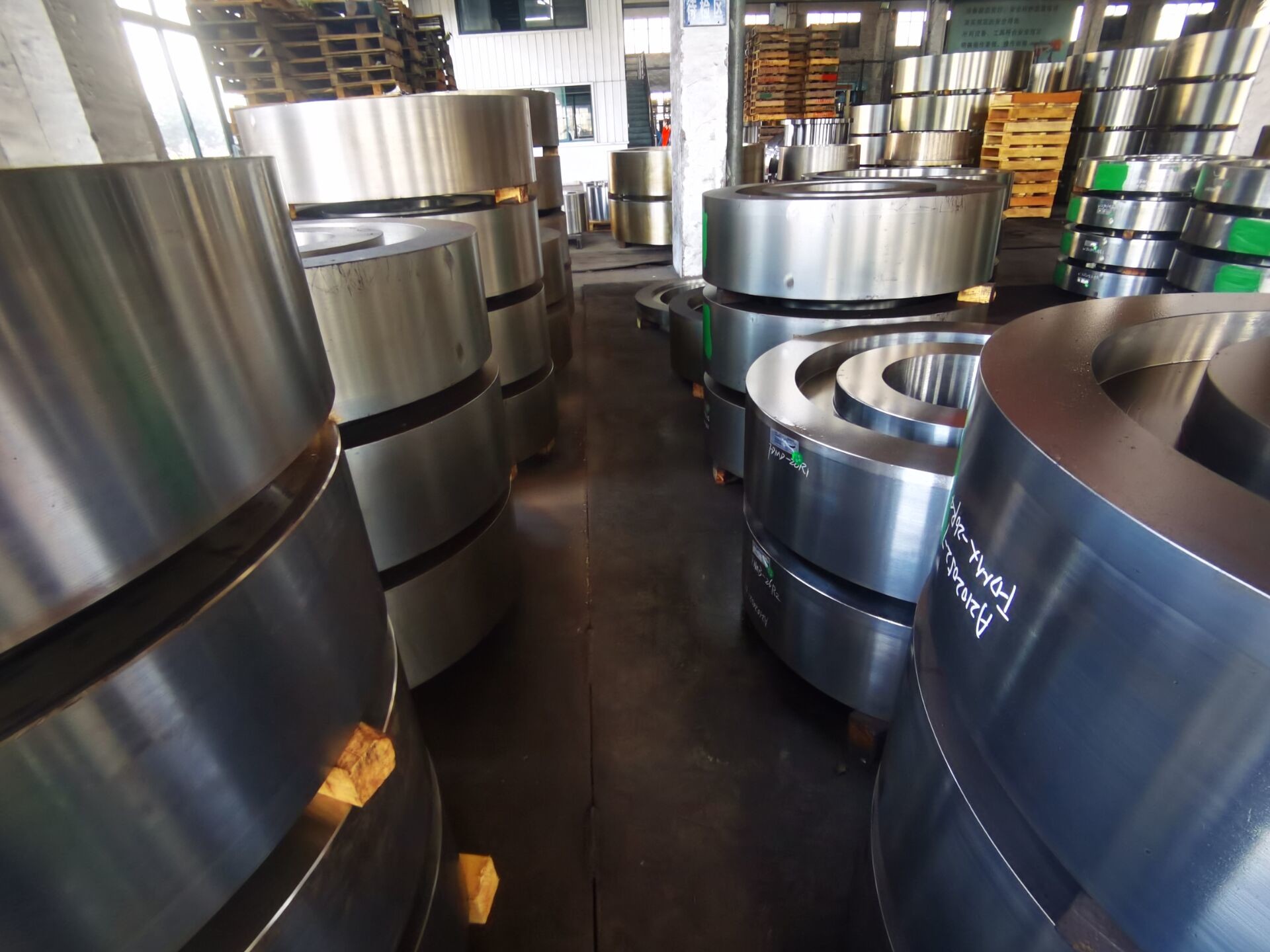 1000-7800 mm Σφυρηλατημένα ατσάλινα δαχτυλίδια που παρέχουν επιφανειακή τραχύτητα 3.2 και σκληρότητα 240-320 Συμβατό με βιομηχανικά μηχανήματα