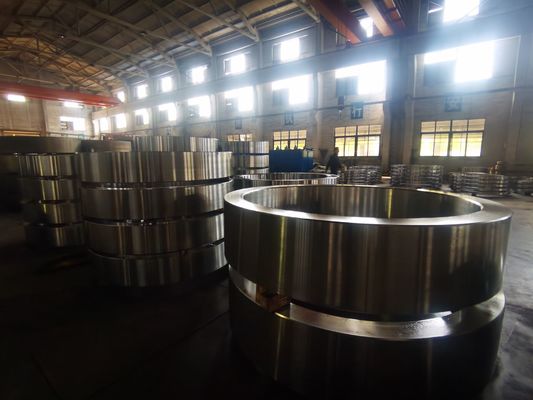 Θερμική επεξεργασία QT πλασμένα ατσάλινα δαχτυλίδια που παρέχουν ακρίβεια διαστάσεων 1000 έως 7800 mm Ιδανικό για δομικές και βαριές βιομηχανικές εργασίες